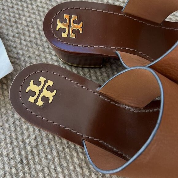 BRAND NEW Tory Burch sz 6.5 Patos Disk Leather Sandal Mou Brown / Gold - Picture 3 of 6